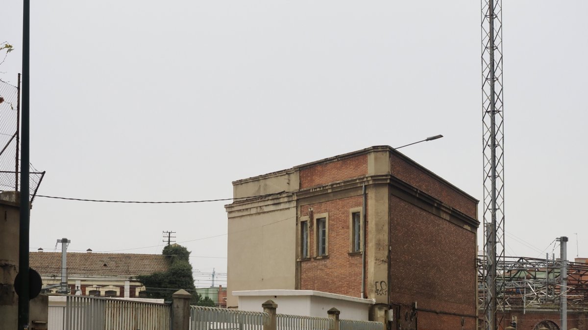 Elementos del recinto de la estación de Campo Grande en el entorno de la calle Recondo.