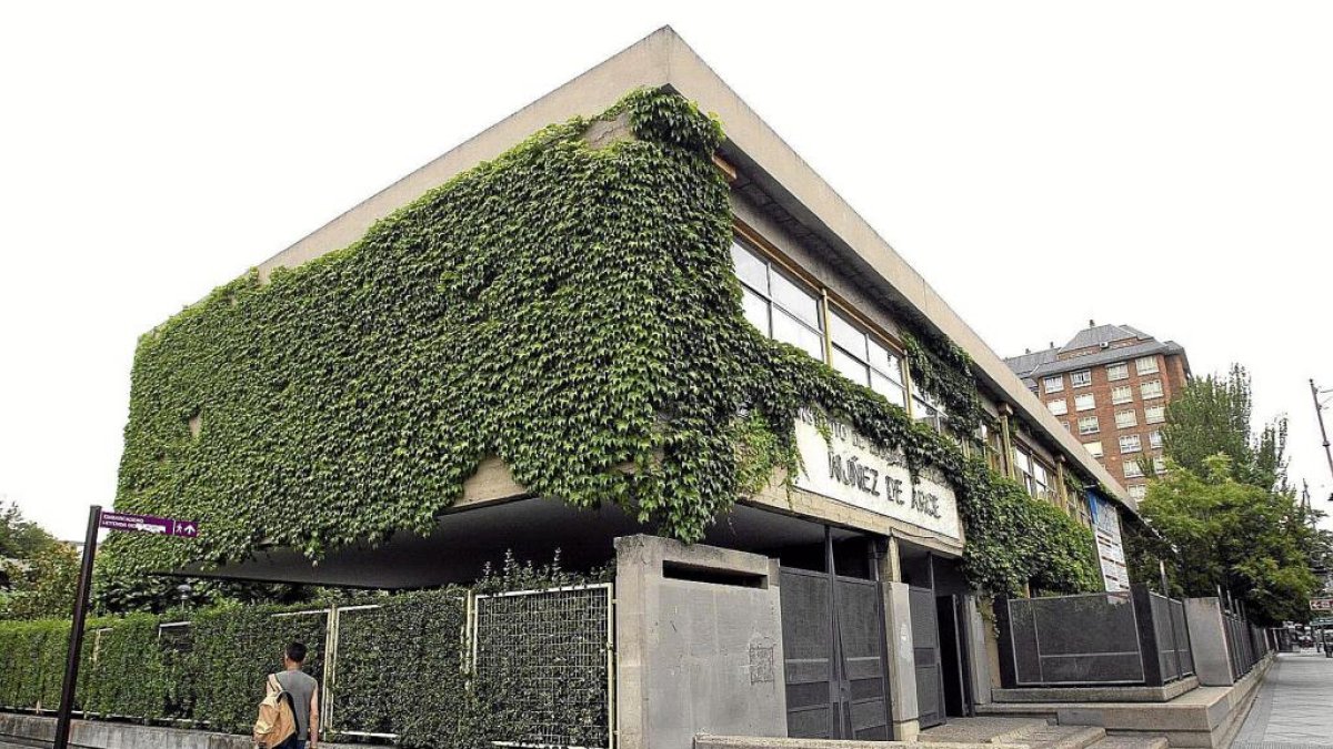 Fachada del instituto Núñez de Arce de Valladolid