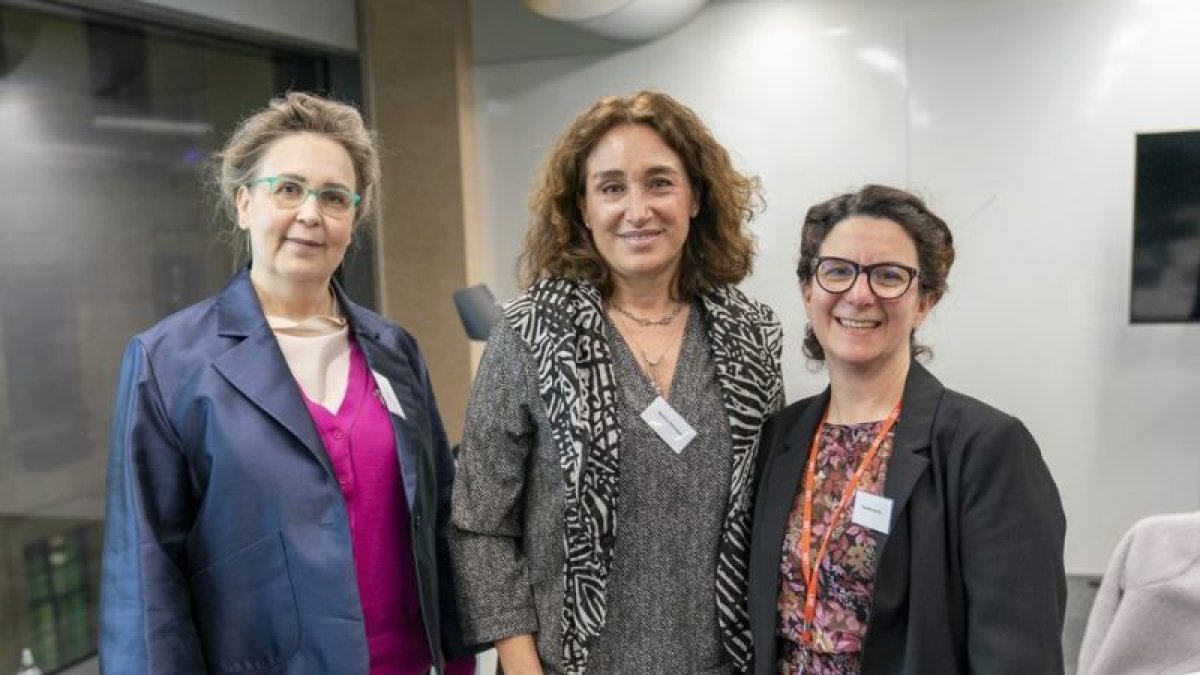 Almudena Sevilla a la derecha de la imagen