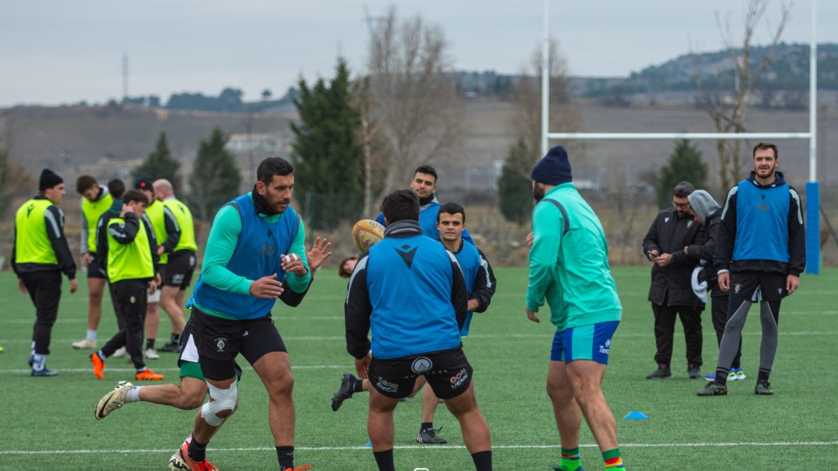 Vuelta a los entrenamientos de El Salvador.