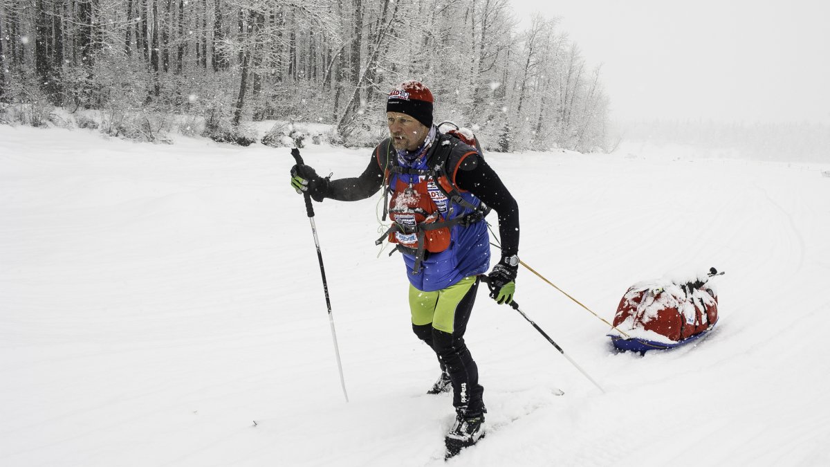 El vallisoletano Antonio de la Rosa tirando del trineo.