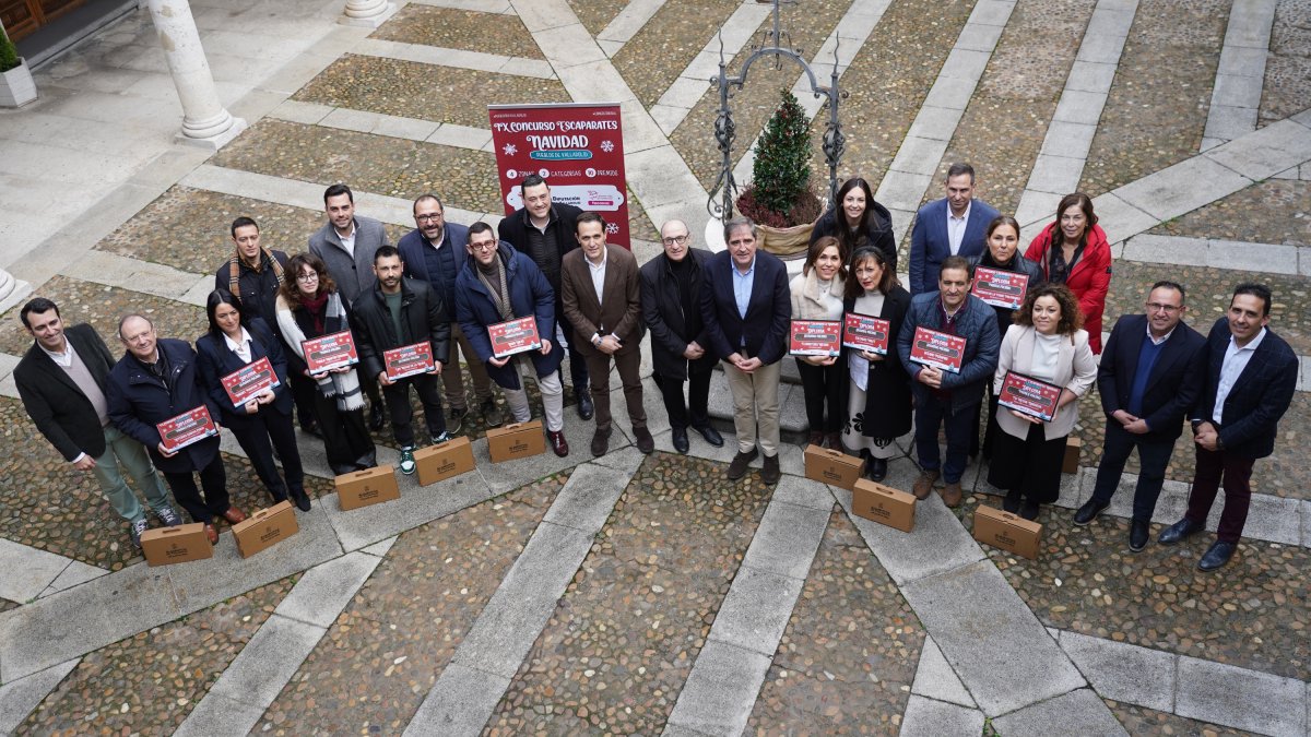 Imagen de los premiados en el IX Concurso de Escaparates Pueblos de Valladolid.