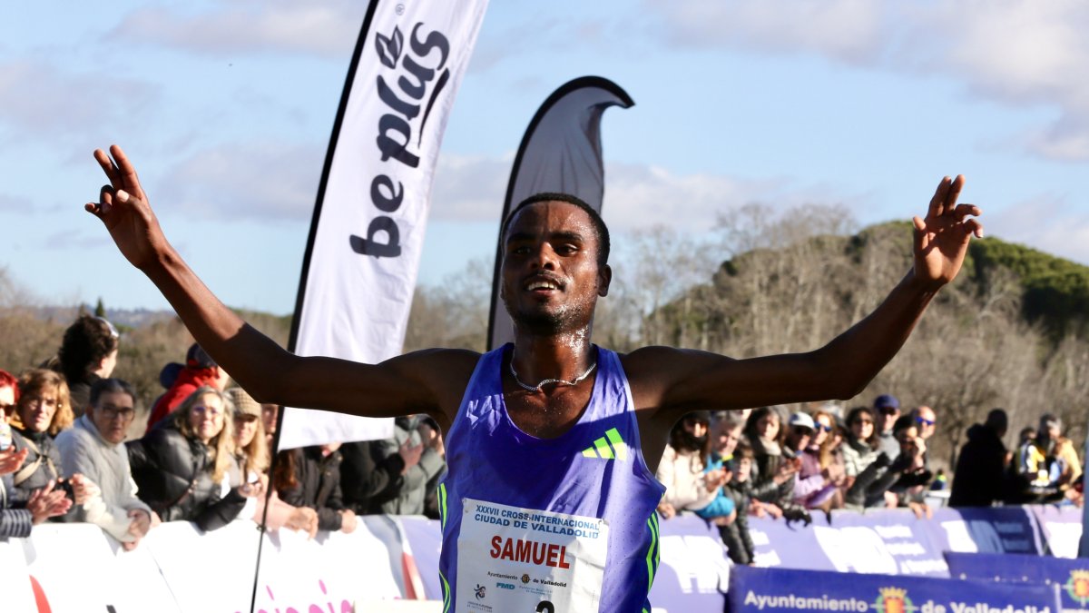 El etíope Samuel Firewu entra en meta vencedor en el Cross Internacional Ciudad de Valladolid