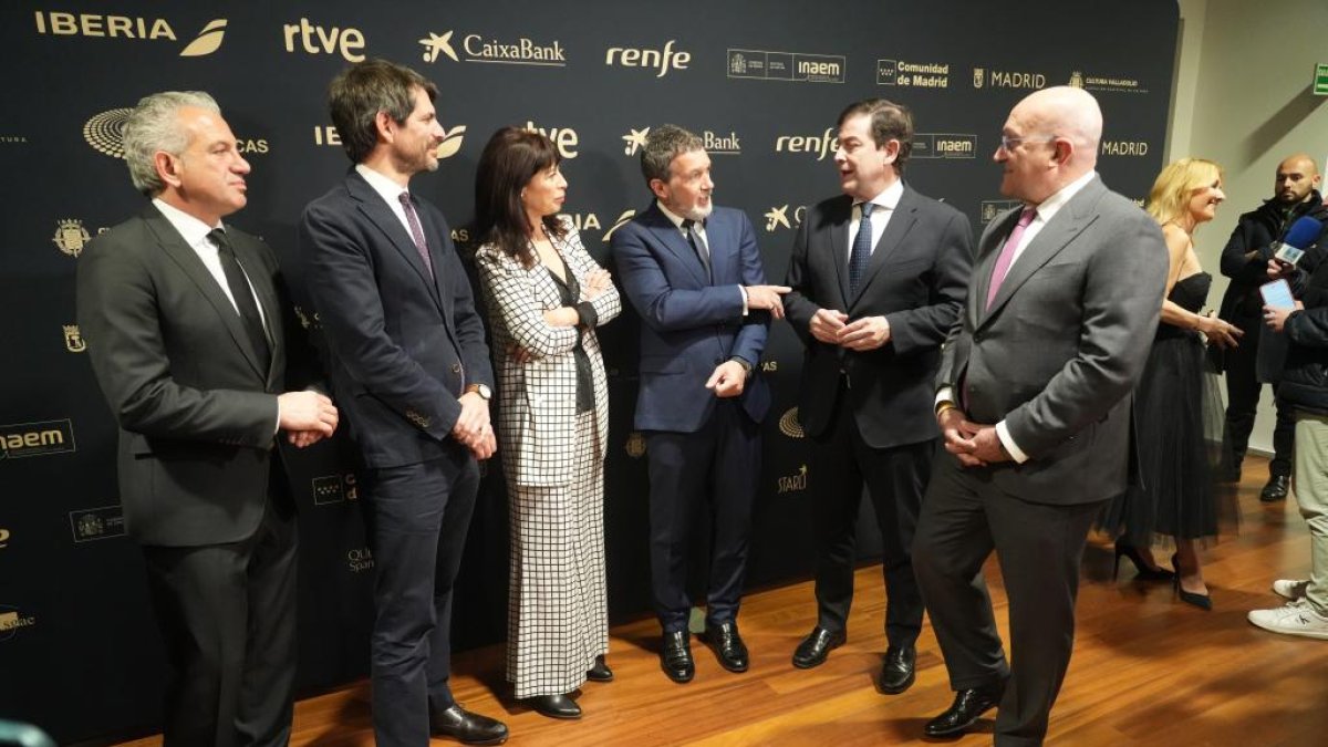 Nicanor Sen, Ernest Urtasun, Ana Redondo, Antonio Banderas, Alfonso Fernández Mañueco y Jesús Julio Carnero