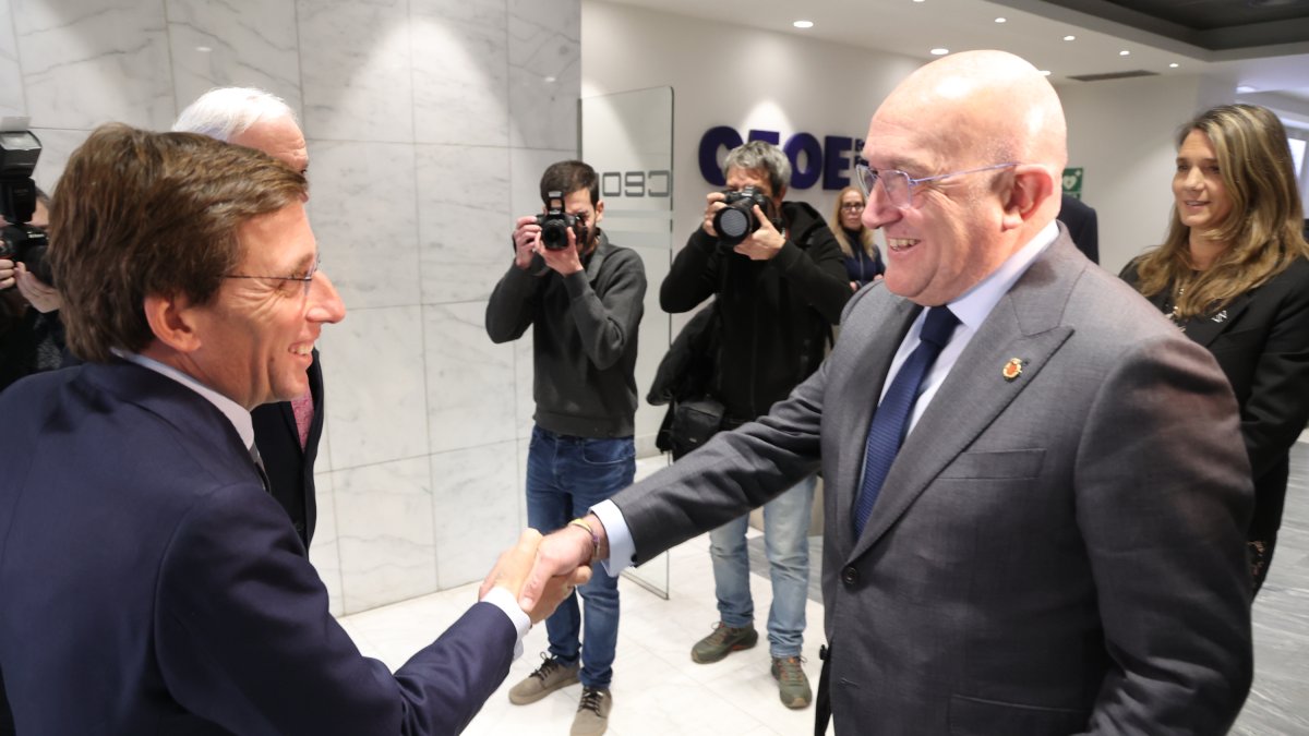 José Luis Martínez-Almeida y Jesús Julio Carnero en la presentación en Madrid.