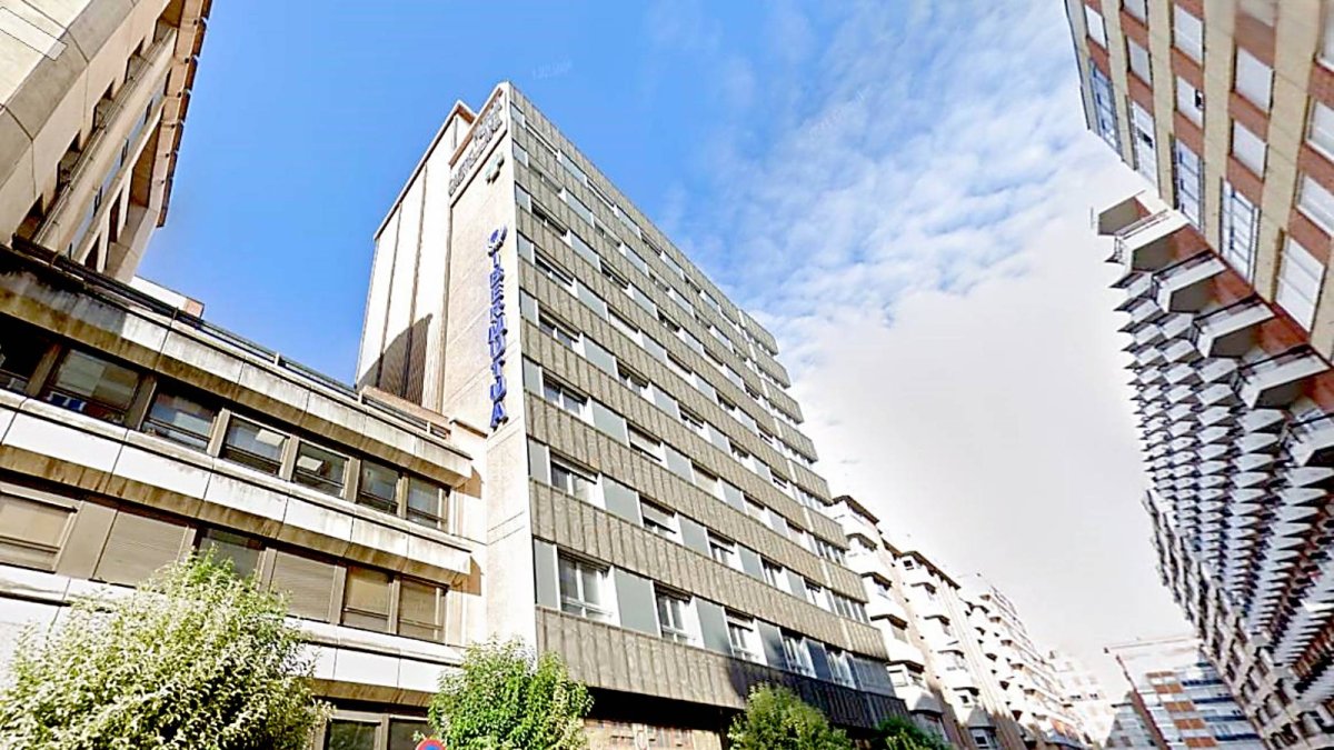 Edificio de la Seguridad Social en la calle Juan de Juni de Valladolid