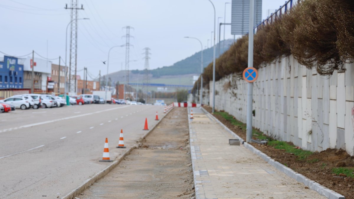 Parte del carril bici de la calle Oro en el polígono San Cristóbal.