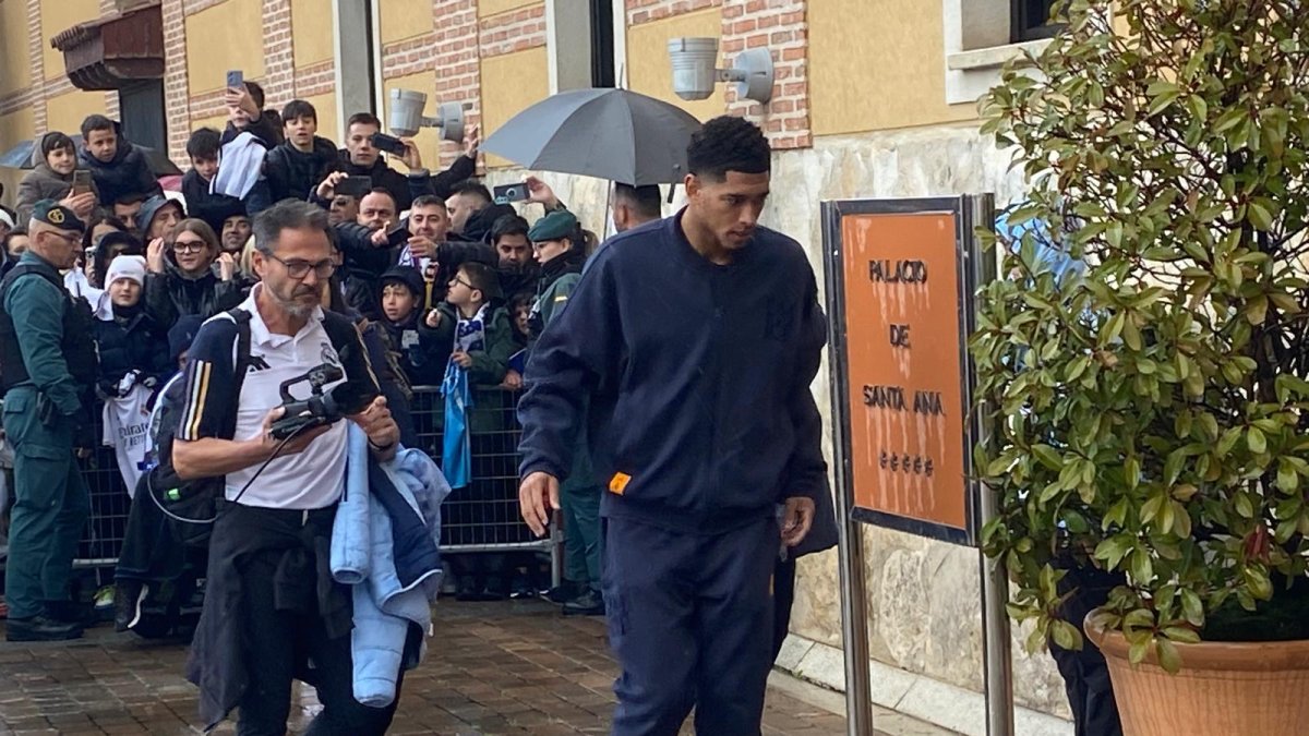 Jude Bellingham, a las puertas del hotel de concentración del Real Madrid.