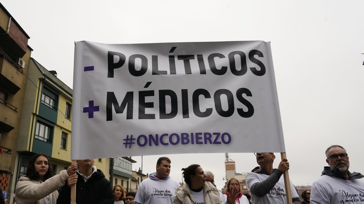 Manifestación de Oncobierzo para reclamar mejoras en oncología en Ponferrada.