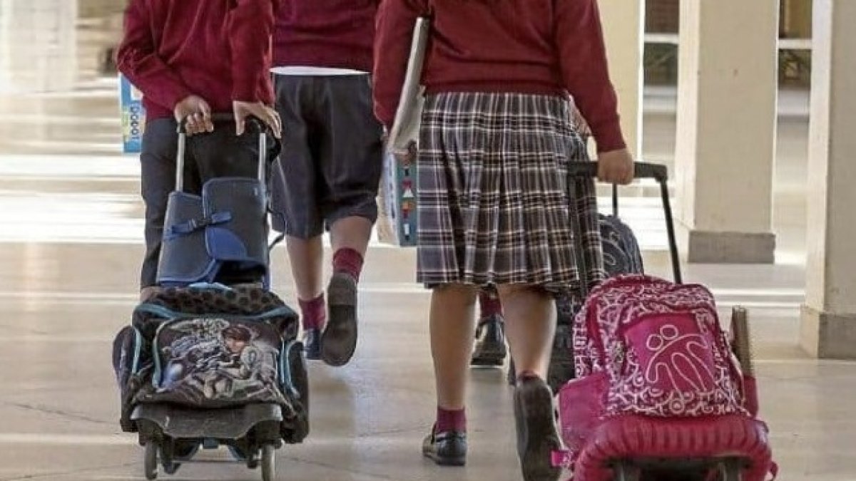 Niños acuden al colegio en una imagen de archivo