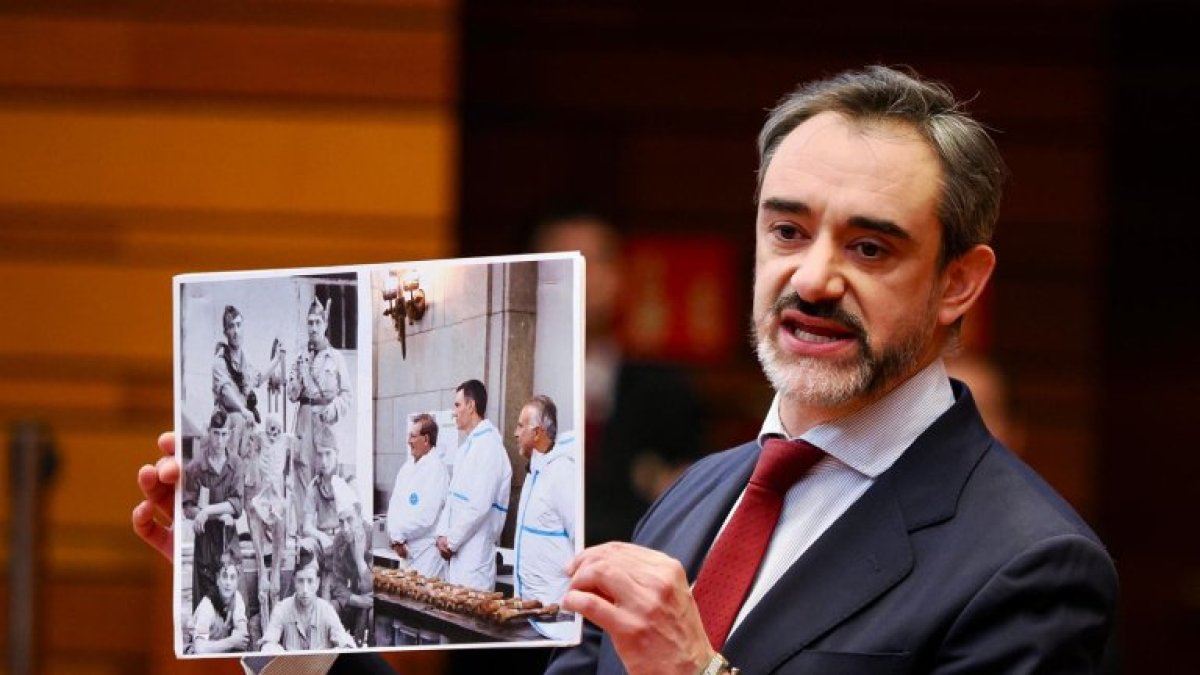 David Hierro durante una intervención en el pleno de las Cortes