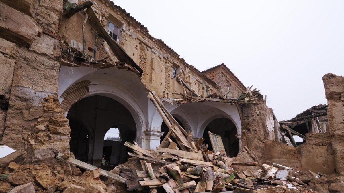 Imagen del estado actual del convento de San Bernardino de Siena en Cuenca de Campos tras el derrumbe del viernes 31 de enero.