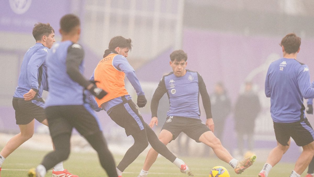 Aznou, Grillitsch y Candela, que serán presentados este miércoles, ya entrenaron en la sesión del martes.