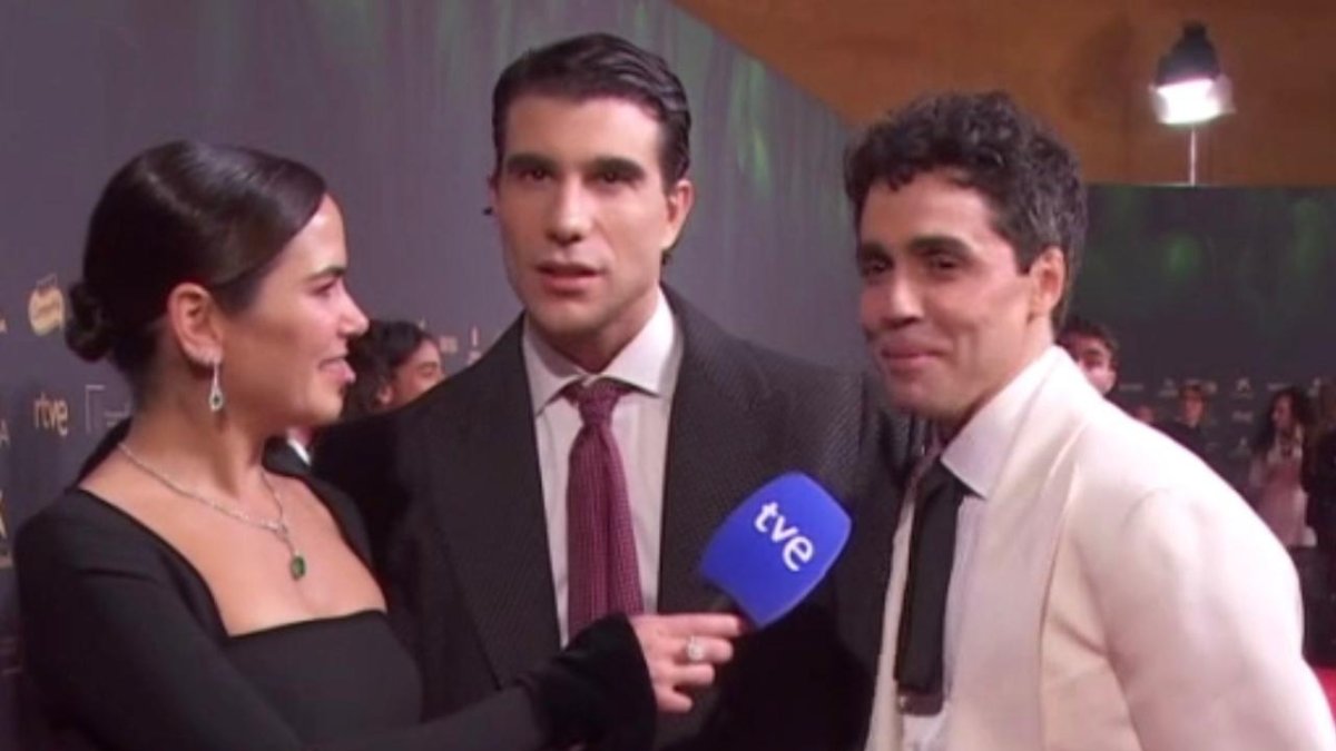 'Los Javis' en la alfombra roja en los Premios Goya que se celebran en Granada