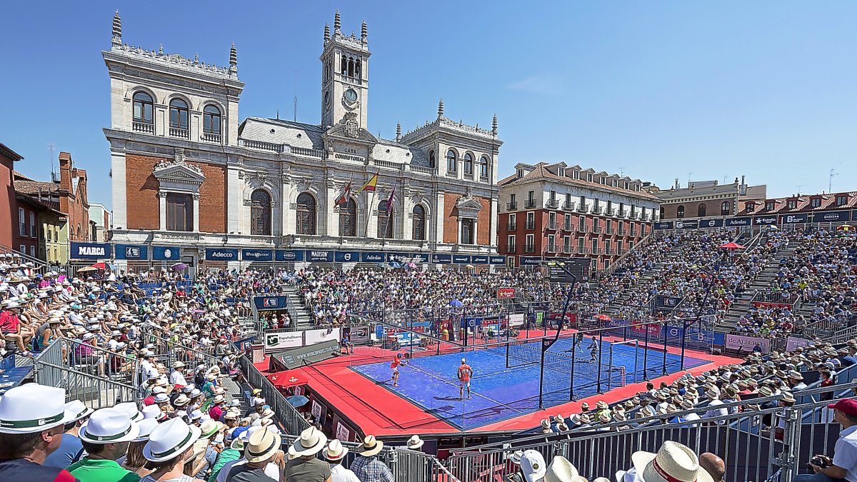 Imagen del Wold Padel Tour en la Plaza Mayor de Valladolid.