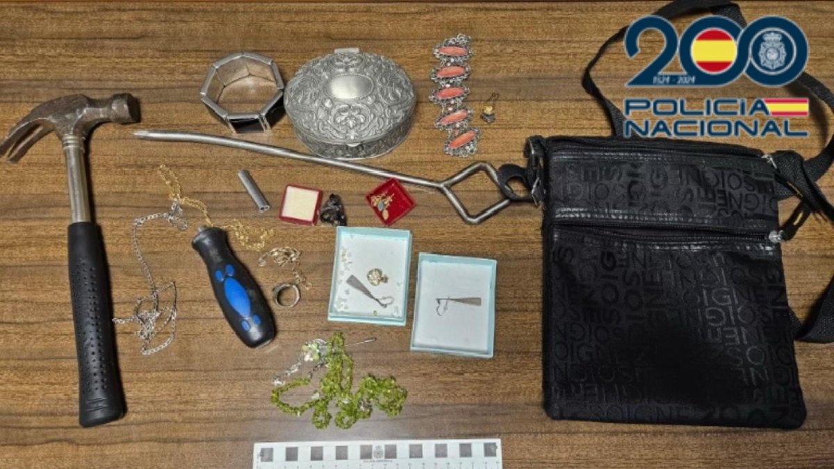 Material incautado a los dos detenidos por un robo con fuerza en un chalet de Valladolid.