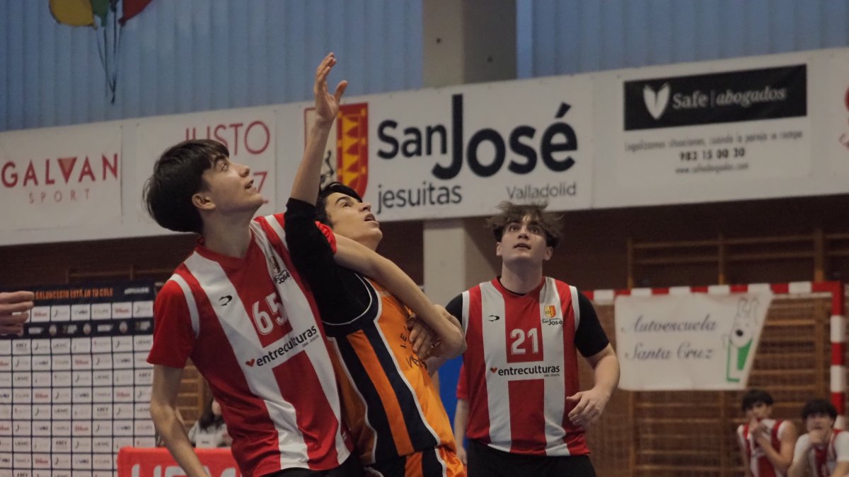 Imagen del duelo entre San José y el IES La Merced.