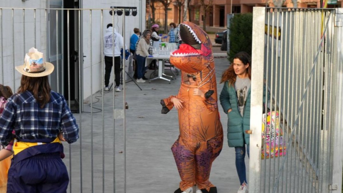 Imagen de archivo del desfile de disfraces en el Centro Cívico Canal de Castilla de Valladolid en 2024.