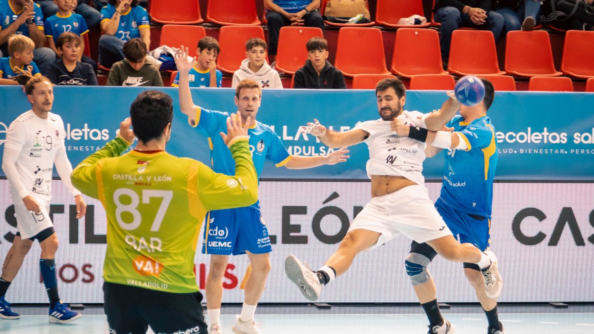 Imagen del duelo entre Recoletas y Guadalajara en la primera vuelta.