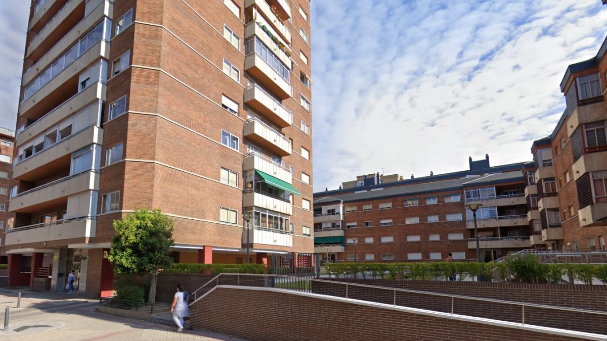 Avenida de Miguel Ángel Blanco, 26, donde tuvo lugar el suceso.