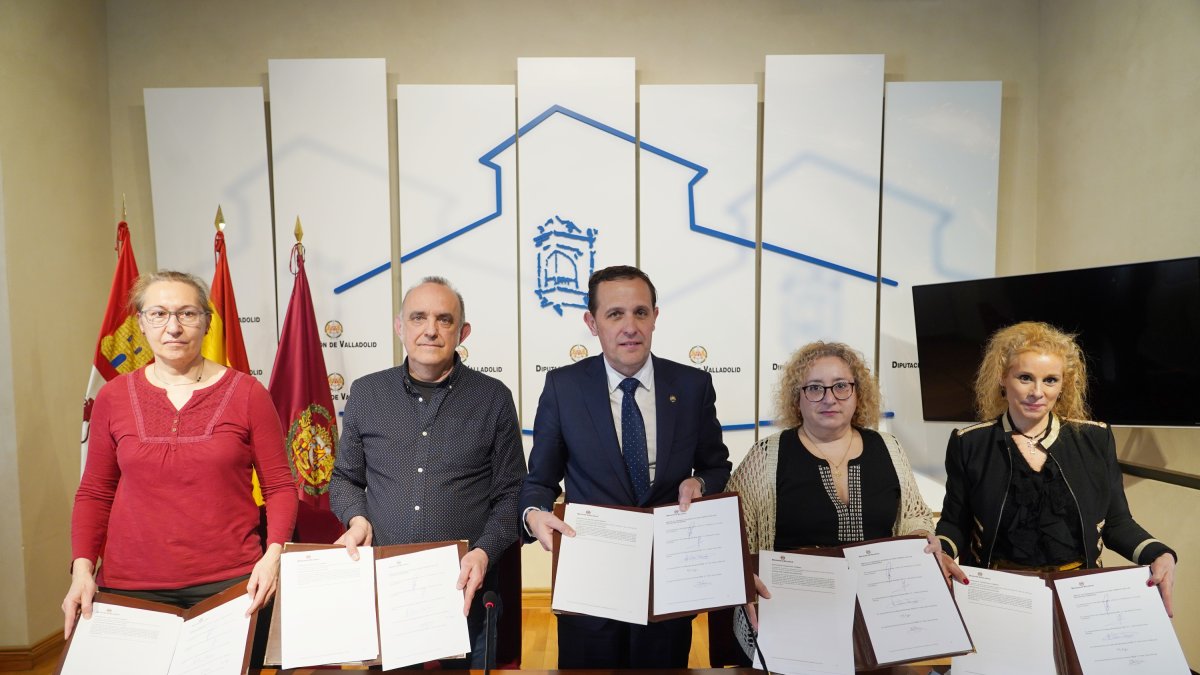 El presidente de la Diputación con los representantes sindicales.