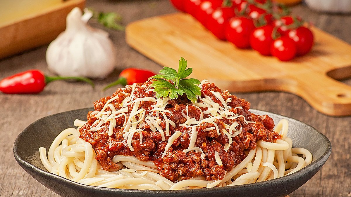 SALSA O RAGÚ BOLOÑESA CON PASTA