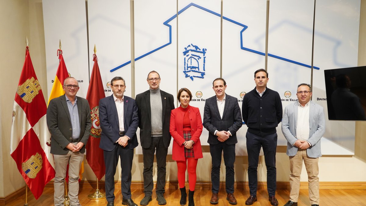 Los Grupos Provinciales Popular, Socialista y TLP leen la declaración del Día Internacional de la Mujer aprobada por la FEMP, con motivo de la celebración del 8M.