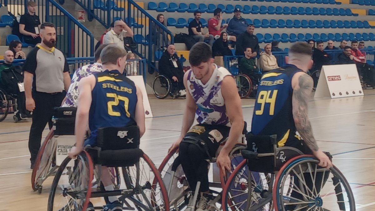 Imagen del partido del Fundación Aliados conta el Sheffield inglés.