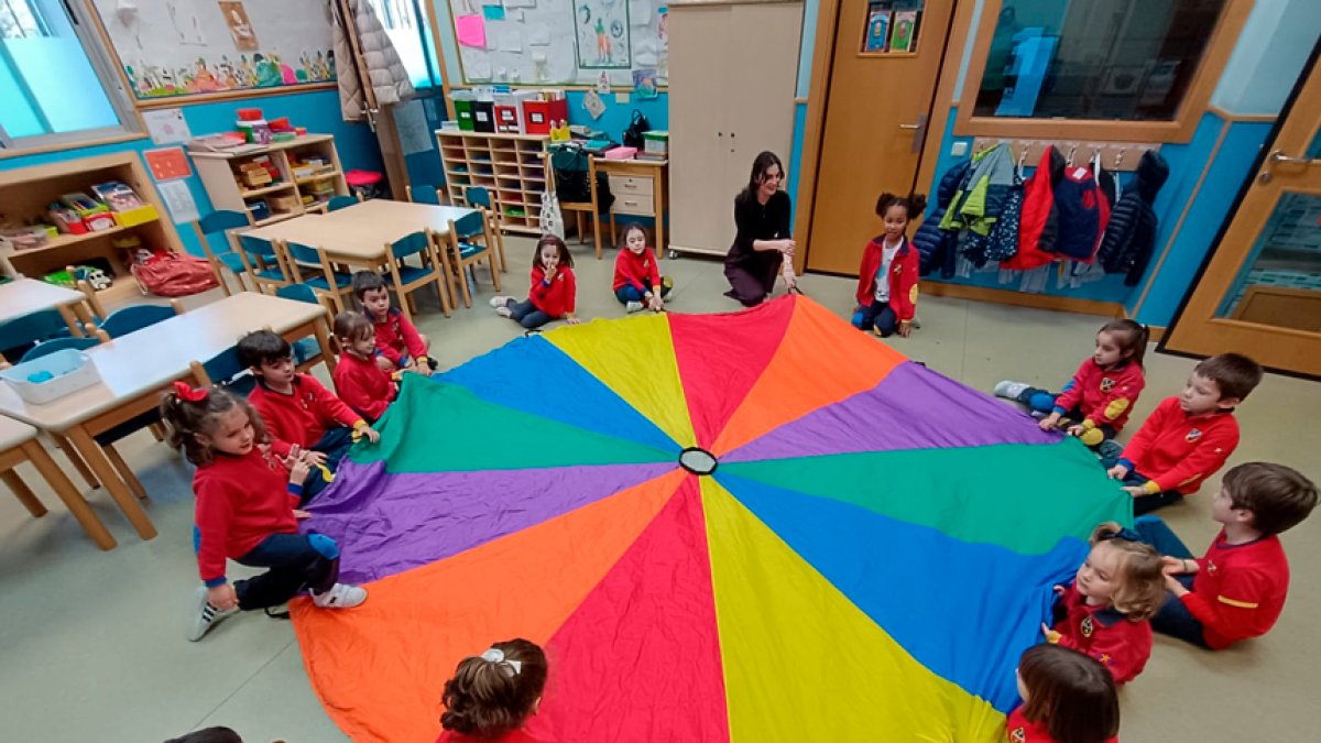 Alumnos del Colegio Nuestra Señora de Lourdes, durante el taller de inglés.