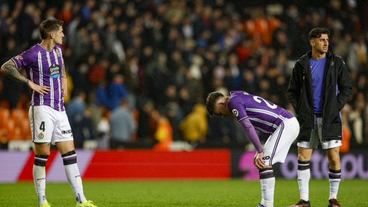 Nikitscher, Chuki y Candela lamentan la derrota en Mestalla.