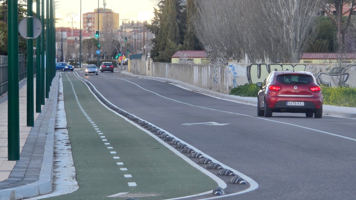 Carril bici de la calle Arca Real de Valladolid.
