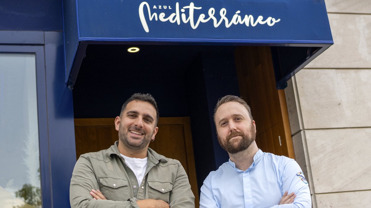 Juan Carlos Jimenez y Beto Garcia, socios del espacio gastronómico Azul Mediterráneo.