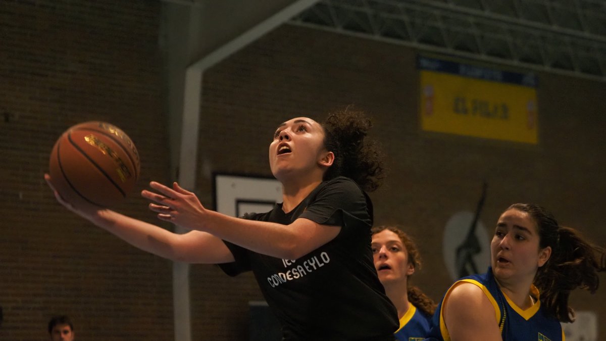 Una imagen de uno de los partidos de cuartos de final de la Copa Colegial.
