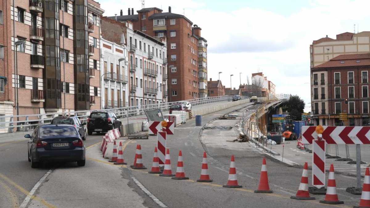 Obras en el paso elevado de Arco Ladrillo de Valladolid.