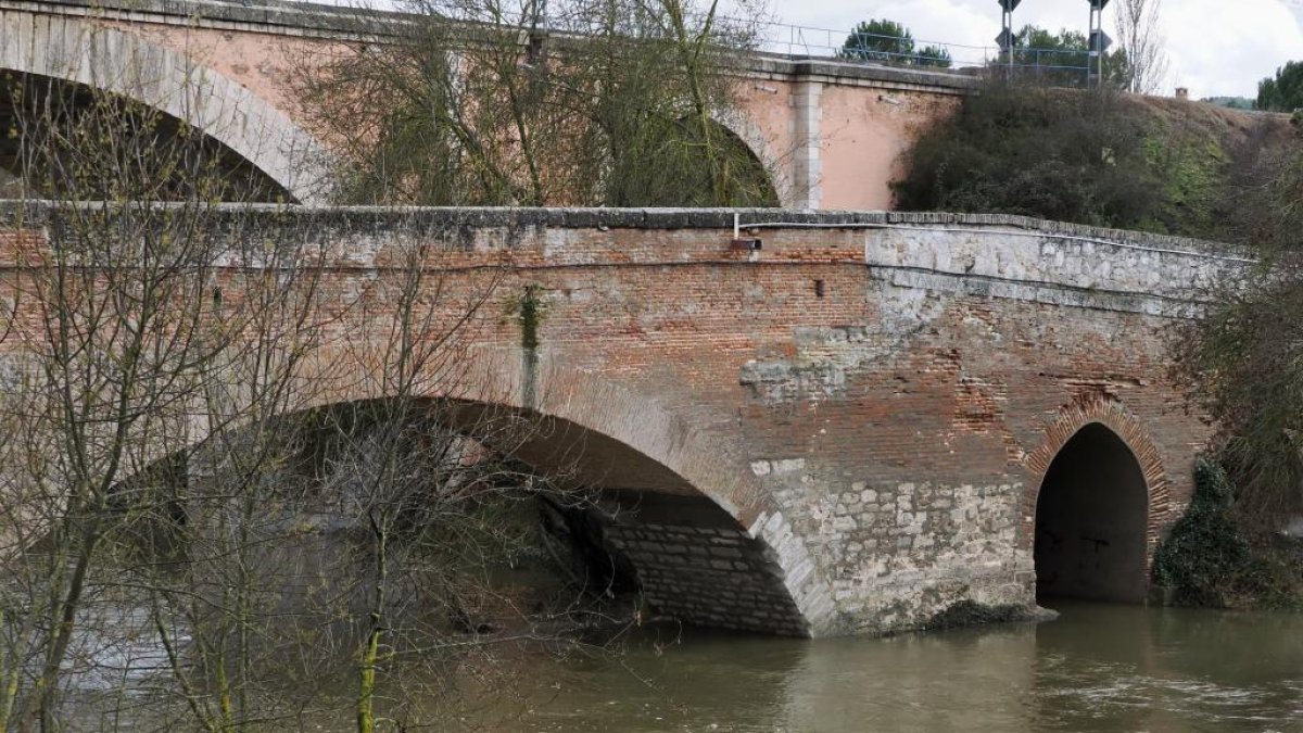 Crecida del río Adaja a su paso por Valdestillas en una imagen de archivo