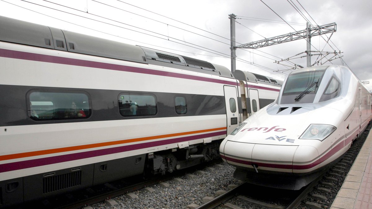 Llegada de un tren AVE  a la Estación Campo Grande de Valladolid
