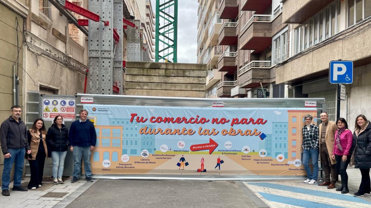 Imagen de la lona que se ha colocado esta mañana.