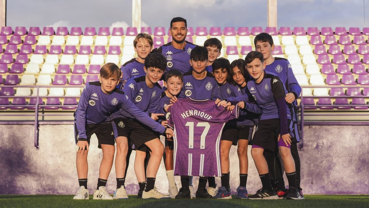 Henrique Silva, con los niños del Alevín A.