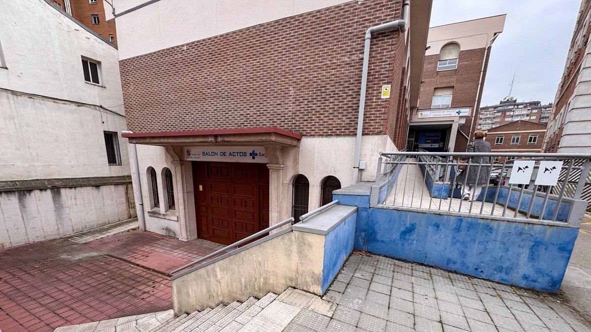El salón de actos se elimina par acoger las salas de extracciones y se instalará un ascensor.