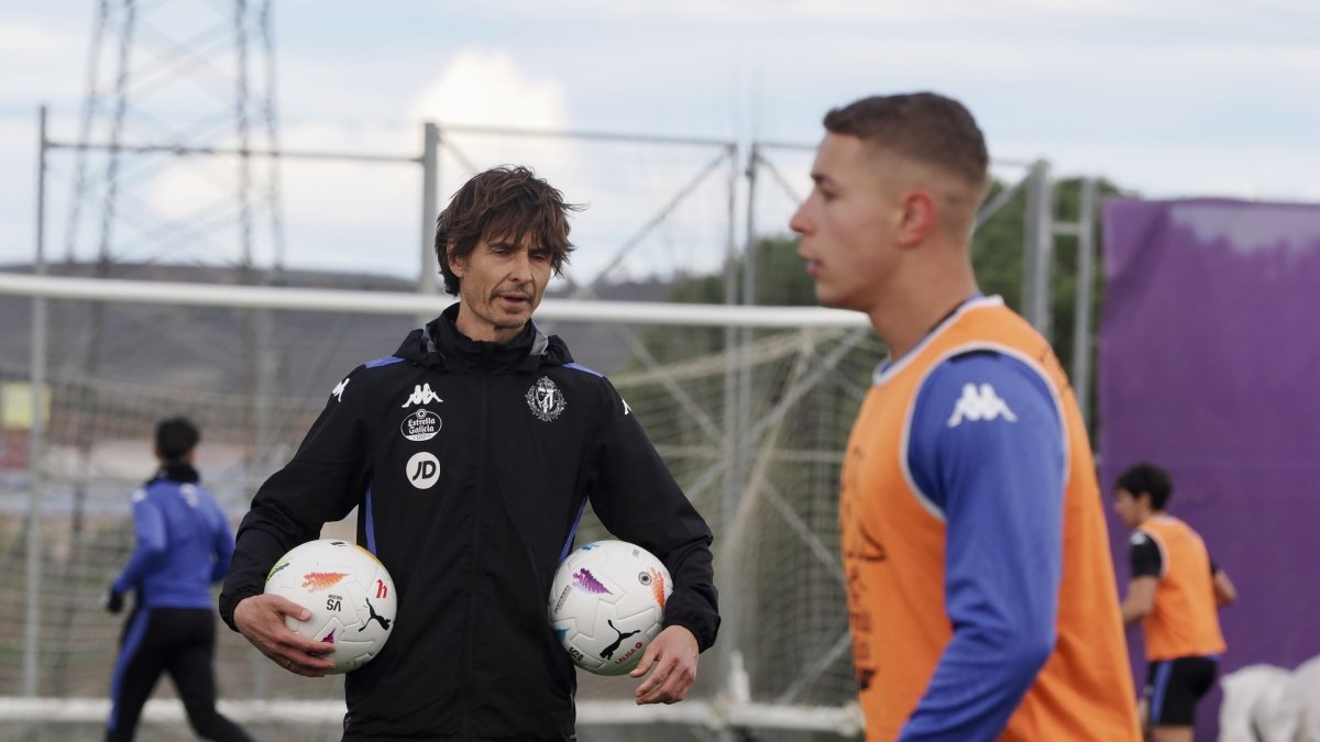 Rubio, con dos balones durante el entrenamiento del lunes.