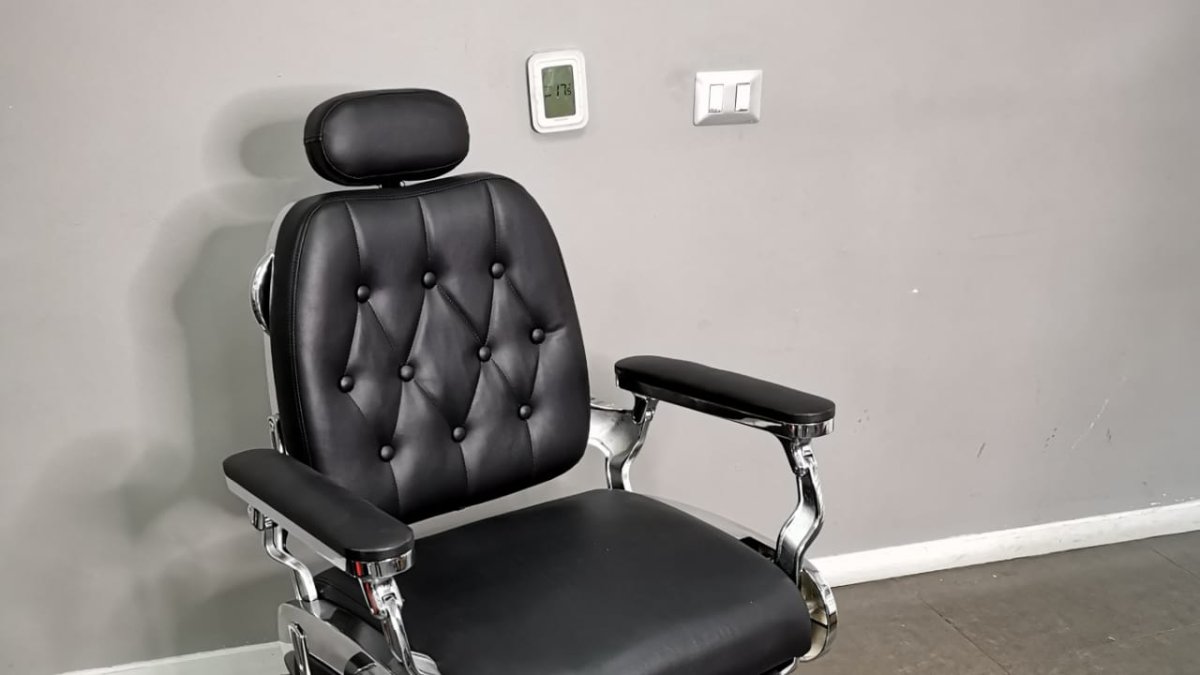 Sillón de barbero en una imagen de archivo,