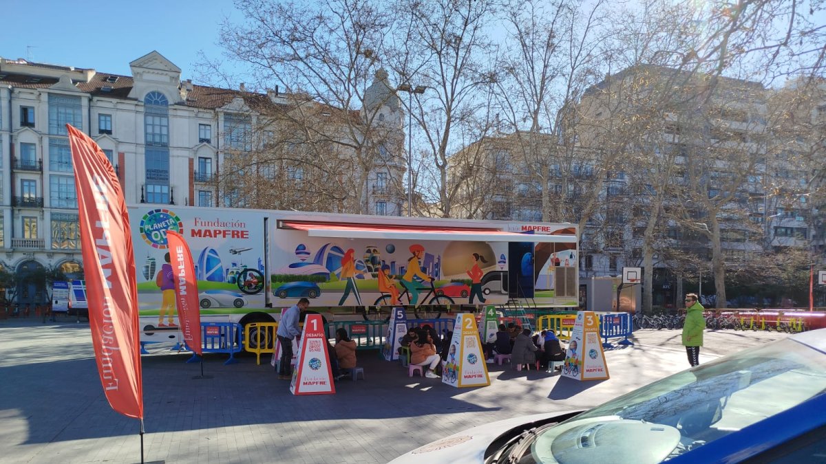 Caravana Planeta ODS de Mapfre en la plaza Zorrilla de Valladolid