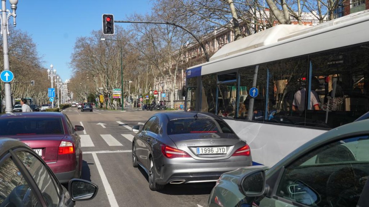 Cruce de Paseo de Zorrilla con el de Hospital Militar