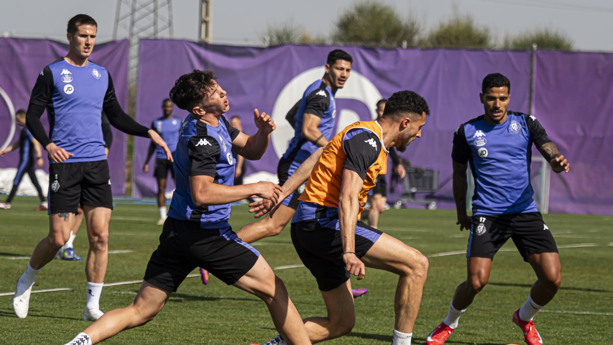 Martín se duele de un golpe propiciado por Amallah en el entrenamiento del miércoles.