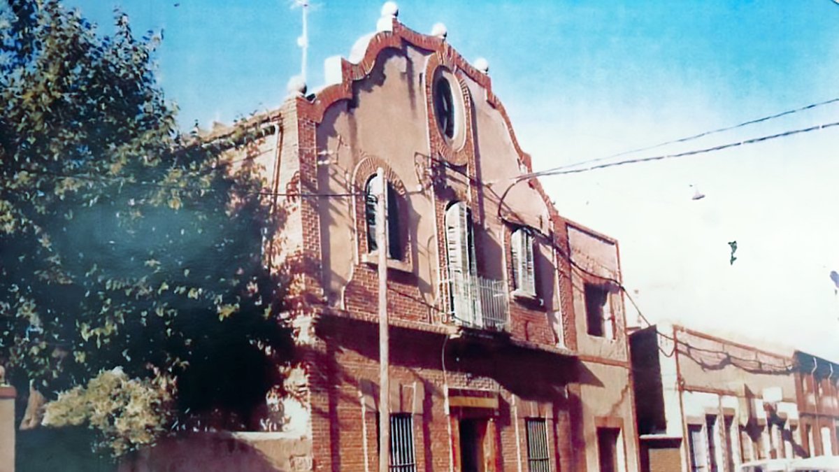 Antigua fachada donde ahora se encuentra el estanco en el número 1 de la calle de la Mota.
