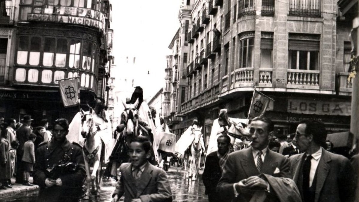 Pregón de las Siete Palabras en la calle Constitución, 1953.