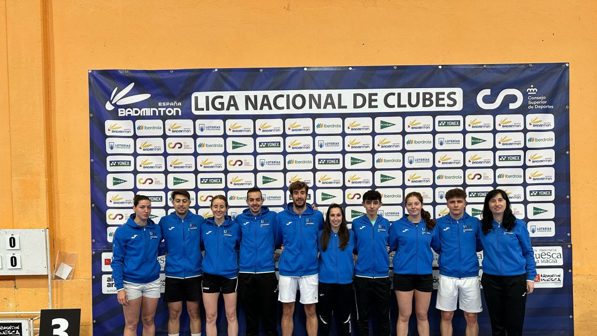 El equipo de Bádminton de la UVa en Huesca jugándose la Liga Nacional.