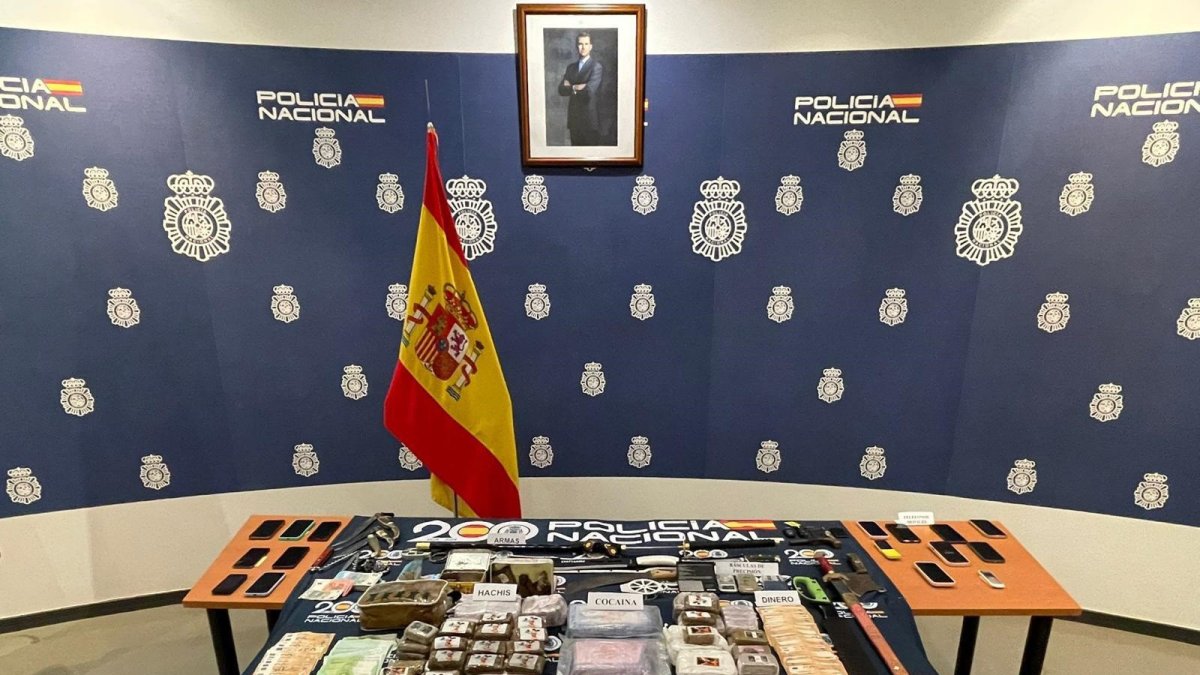 Imagen de todo lo incautado a un grupo dedicado al tráfico de drogas en Palencia.