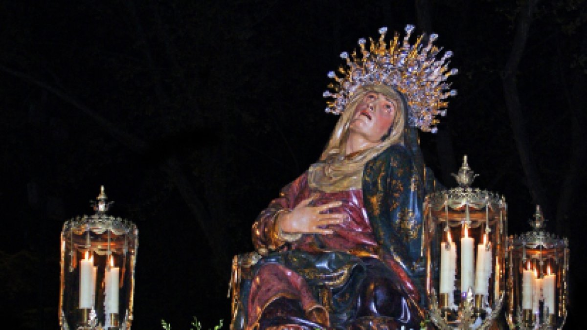 Procesión de la Soledad con el paso 'Nuestra Señora de las Angustias'