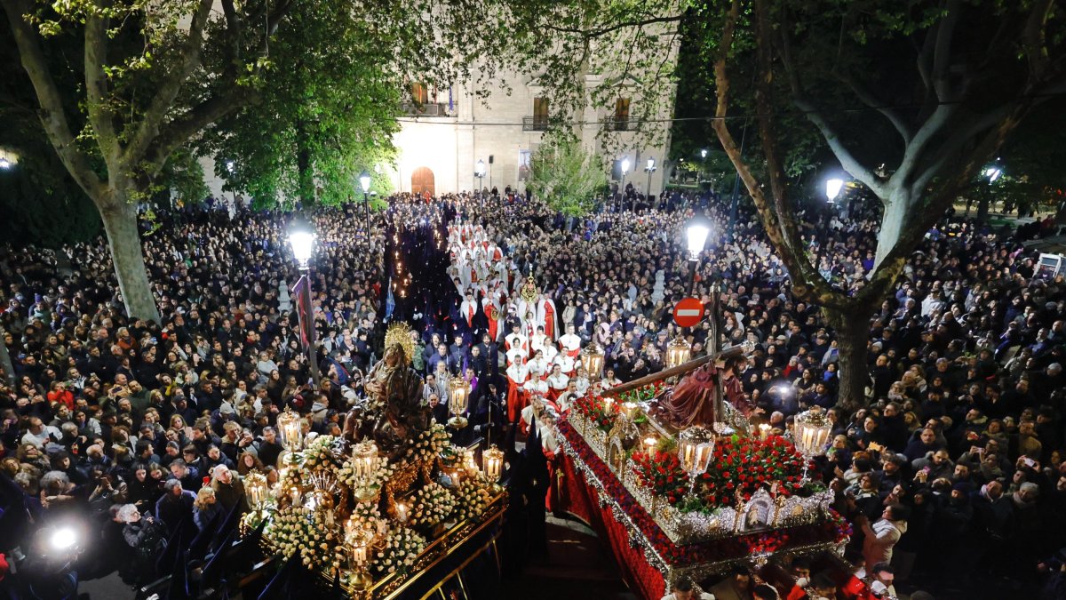 Un momento de El Encuentro de la Virgen y su hijo en Santa Cruz.